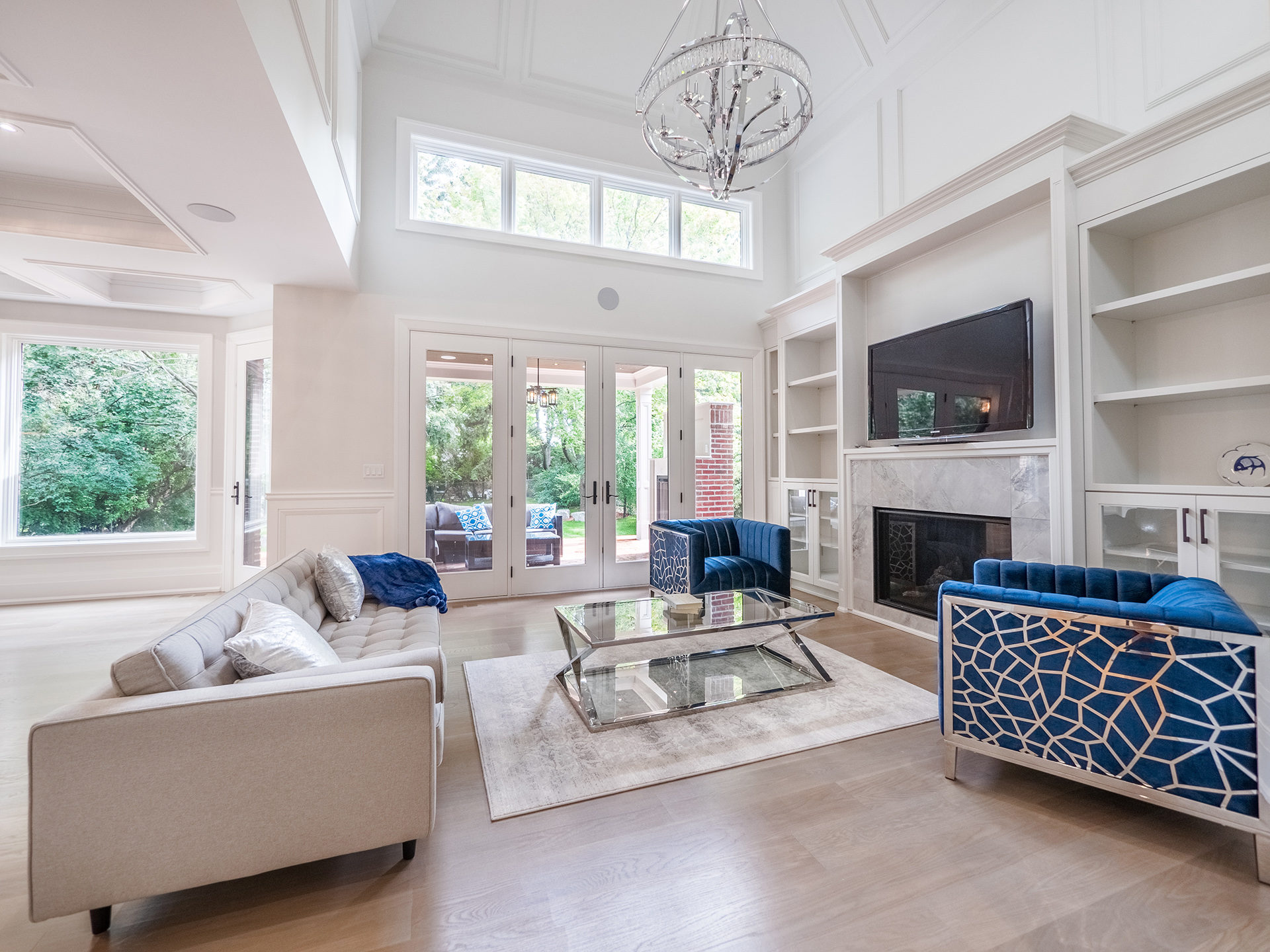 Bright Open Living Room with Lots of Windows and Terrace Doors